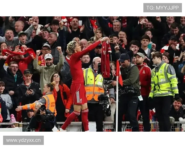 利物浦球星不雅手势红牌引VAR关注